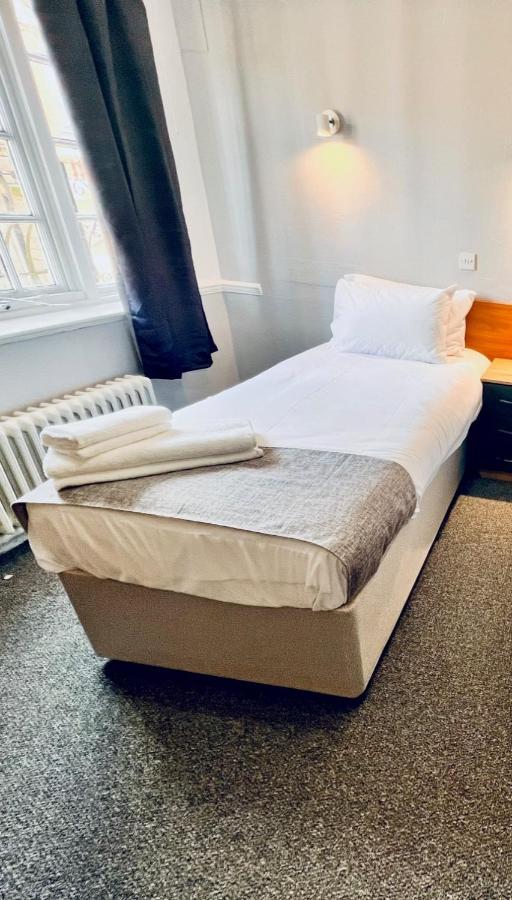 Sneyd Arms Hotel Tunstall Chatterley Exteriör bild